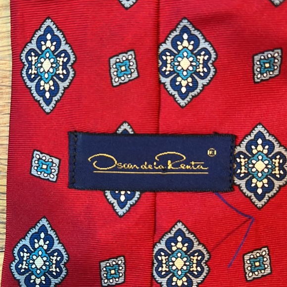 Oscar de la Renta tie - Picture 3 of 4